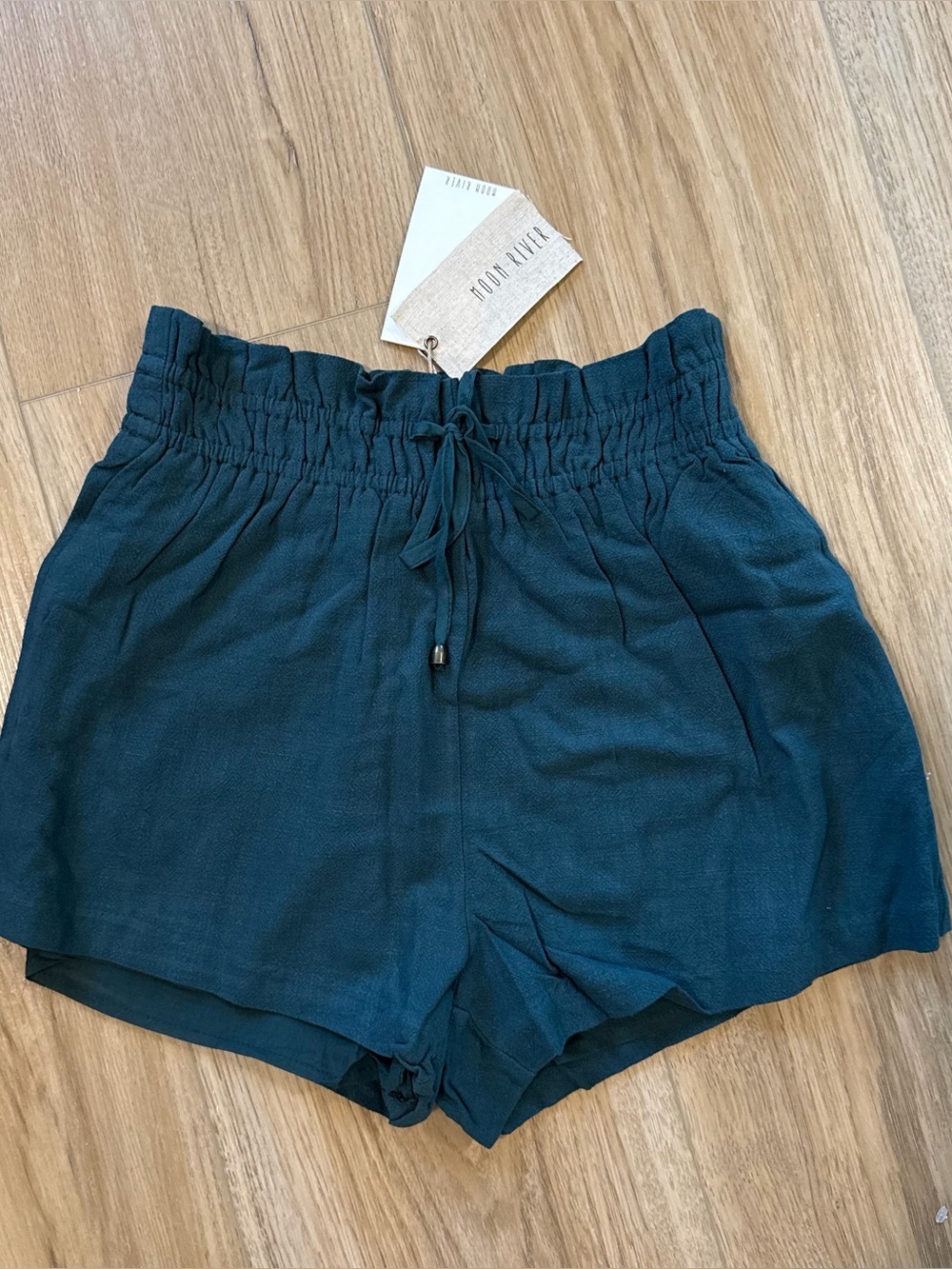 NWT Elastic -Waist Women's Shorts